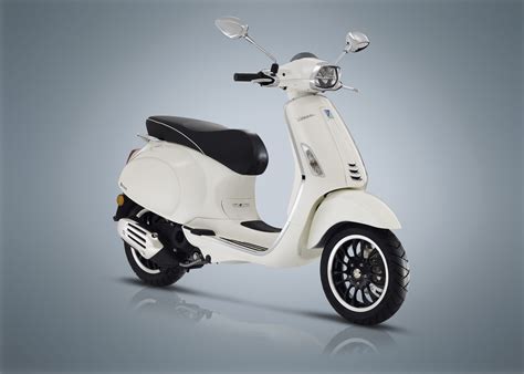 Vespa Low 'White' .